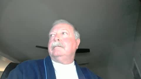 Snapshot of oldlakeguy chatting on 11/09/25, 10:52 OldLakeGuy online show from 11/09/25, 10:52