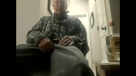 Snapshot of oldsubman chatting on 01/27/25, 10:49 oldsubman online show from 01/27/25, 10:49