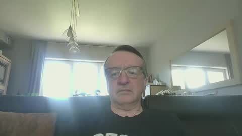 Snapshot of oldtimer160162493 chatting on 04/30/26, 12:11 oldtimer160162493 online show from 04/30/26, 12:11