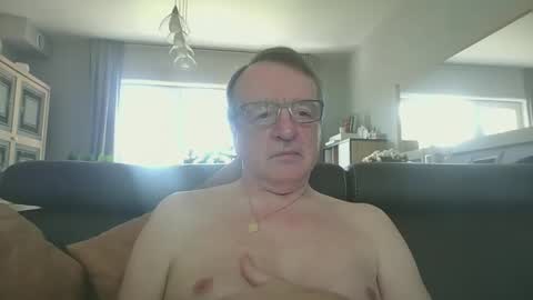 Snapshot of oldtimer160162493 chatting on 05/01/26, 12:43 oldtimer160162493 online show from 05/01/26, 12:43