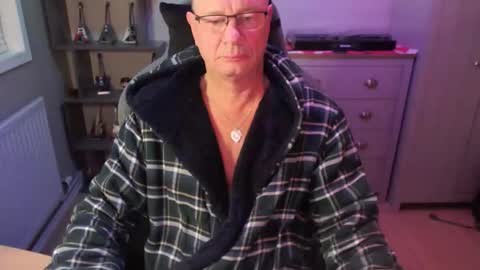 Snapshot of oldveteranuk chatting on 02/15/26, 05:04 oldveteranuk online show from 02/15/26, 05:04