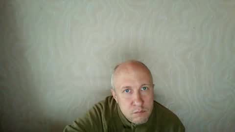 Snapshot of oleg365 chatting on 04/24/26, 07:55 figaro online show from 04/24/26, 07:55