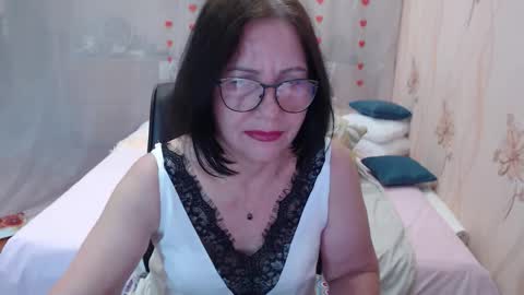 Snapshot of olgahottie chatting on 10/16/25, 11:06 OlgaHottie online show from 10/16/25, 11:06