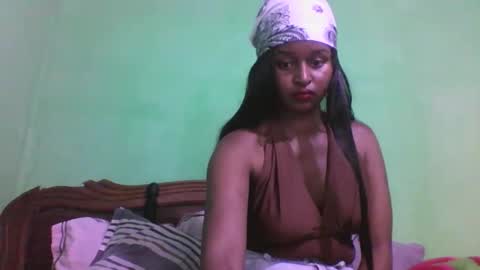 olinah610 online show from 10/31/25, 07:04