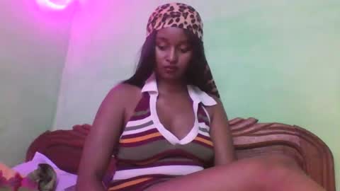 olinah610 online show from 11/21/25, 11:31