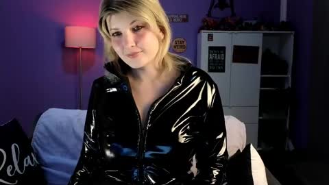 Snapshot of olisunny5 chatting on 05/01/26, 05:39 OliSunny Olivia online show from 05/01/26, 05:39