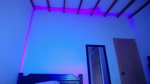 Oliver and MeganIndependent online show from 03/29/26, 07:19