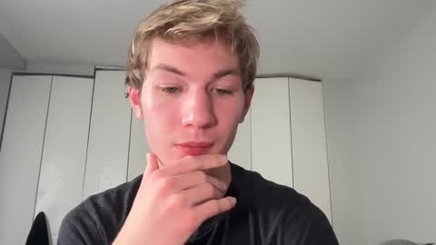 Snapshot of oliver_beck chatting on 12/06/24, 02:13 Oliver Beck online show from 12/06/24, 02:13