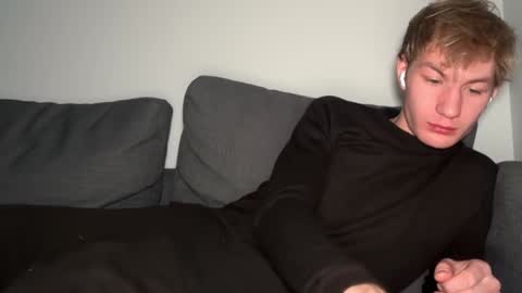 Snapshot of oliver_beck chatting on 01/09/25, 01:50 Oliver Beck online show from 01/09/25, 01:50