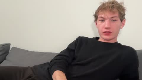 Snapshot of oliver_beck chatting on 01/17/25, 02:18 Oliver Beck online show from 01/17/25, 02:18