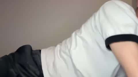 Snapshot of oliver_beck chatting on 03/01/25, 02:15 Oliver Beck online show from 03/01/25, 02:15