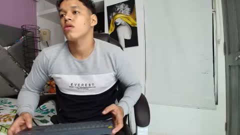 Snapshot of oliver_evans_19 chatting on 04/16/26, 01:50 O L I V E R online show from 04/16/26, 01:50