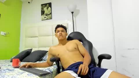 Snapshot of oliver_evans_19 chatting on 04/21/26, 02:51 O L I V E R online show from 04/21/26, 02:51