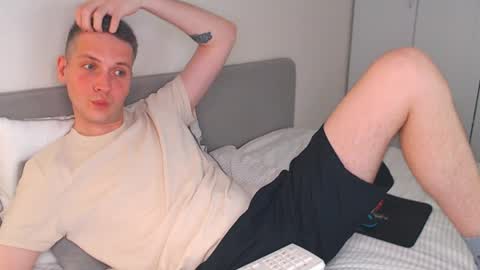 Snapshot of oliver_hort chatting on 05/21/26, 03:52 Oliver online show from 05/21/26, 03:52