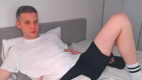 Snapshot of oliver_hort chatting on 05/28/26, 02:14 Oliver online show from 05/28/26, 02:14