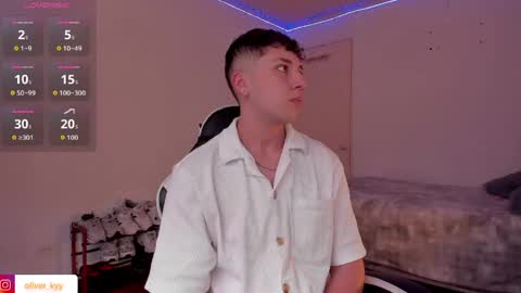 oliveeer online show from 04/19/26, 07:16