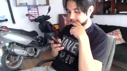 Snapshot of oliver_laid_2023 chatting on 05/16/26, 08:18 oliver_laid_2023 online show from 05/16/26, 08:18