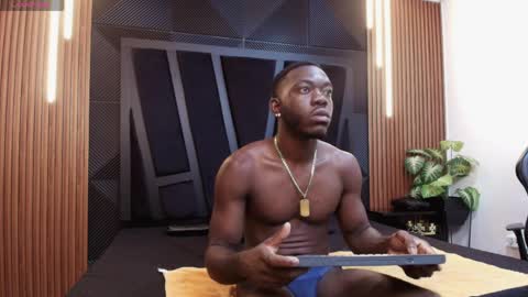 OLIVER LAURENT online show from 04/09/26, 12:10