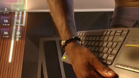 OLIVER LAURENT online show from 04/14/26, 12:05