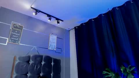 Snapshot of oliver_mr_ chatting on 10/17/25, 08:44 oliver mr online show from 10/17/25, 08:44