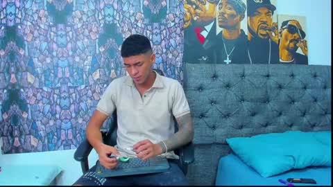 Snapshot of oliver_smith_2 chatting on 12/29/24, 10:03 oliver_smith_2 online show from 12/29/24, 10:03