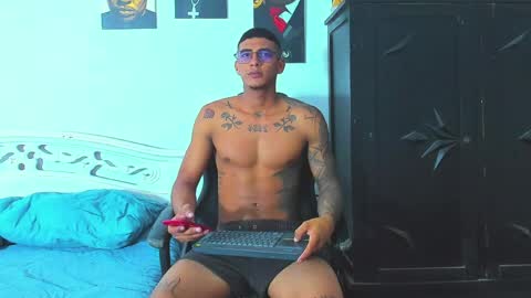 Snapshot of oliver_smith_2 chatting on 05/18/26, 04:35 oliver_smith_2 online show from 05/18/26, 04:35