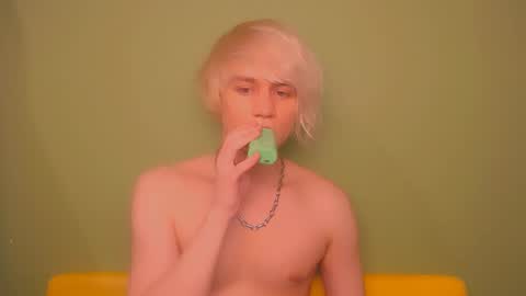 Oliver online show from 02/22/25, 01:44