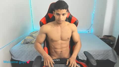 Snapshot of oliver_thompsson chatting on 11/23/25, 12:05 oliver thompsson online show from 11/23/25, 12:05