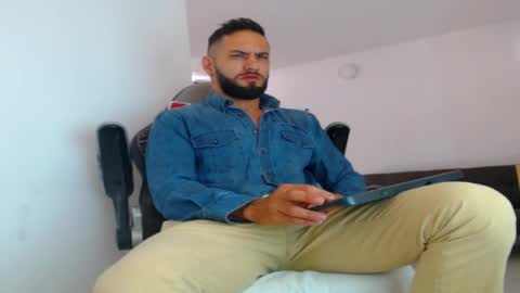 oliver online show from 09/23/25, 01:03