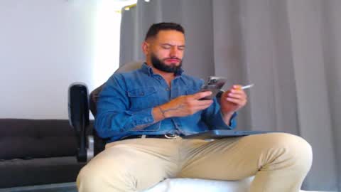 oliver online show from 11/11/25, 12:49