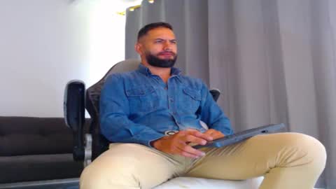 oliver online show from 11/18/25, 12:20