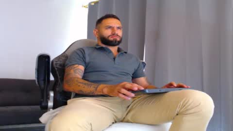 oliver online show from 11/20/25, 12:27