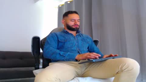 oliver online show from 12/01/25, 01:49