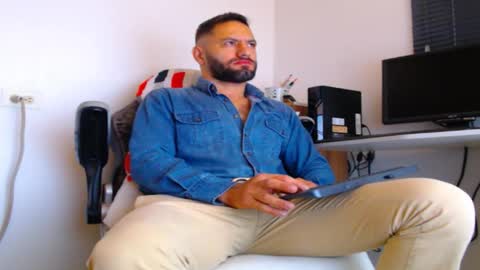 oliver online show from 12/22/25, 12:24