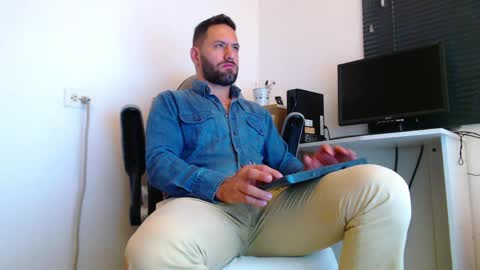 oliver online show from 04/01/26, 01:52