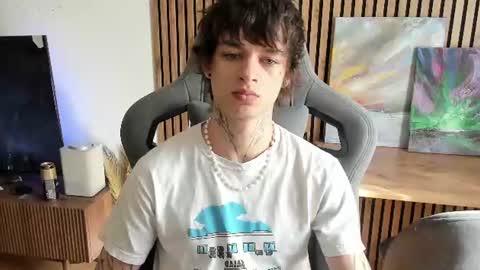 Snapshot of oliverrgroove chatting on 07/01/26, 06:26 oliverrgroove online show from 07/01/26, 06:26