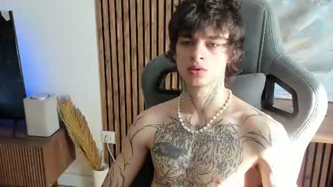 Snapshot of oliverrgroove chatting on 07/16/26, 07:14 oliverrgroove online show from 07/16/26, 07:14