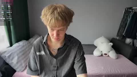 Snapshot of olivertasty chatting on 05/12/26, 12:35 oliver online show from 05/12/26, 12:35
