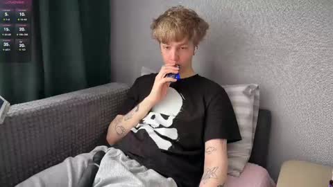 Snapshot of olivertasty chatting on 05/18/26, 12:11 oliver online show from 05/18/26, 12:11