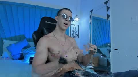 oliverthompson_01 online show from 04/17/26, 02:36