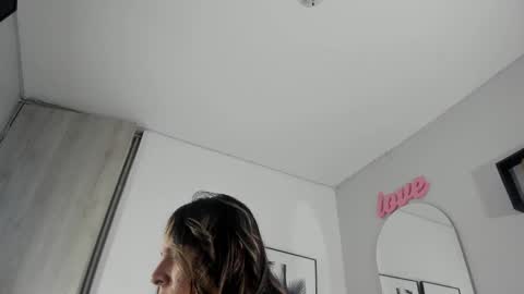 Olivia Collins online show from 09/17/25, 12:07