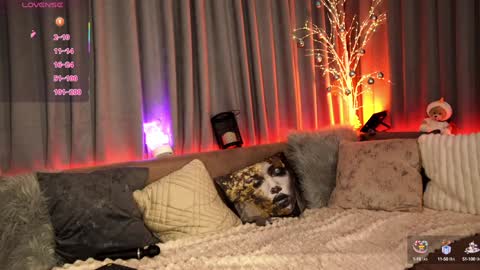 Snapshot of olivia_devis chatting on 02/05/25, 12:27 SaraConor online show from 02/05/25, 12:27