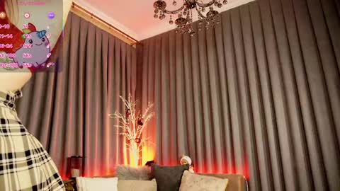 Snapshot of olivia_devis chatting on 02/24/25, 05:00 SaraConor online show from 02/24/25, 05:00