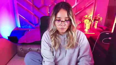  OLIVIA  online show from 11/24/25, 04:01