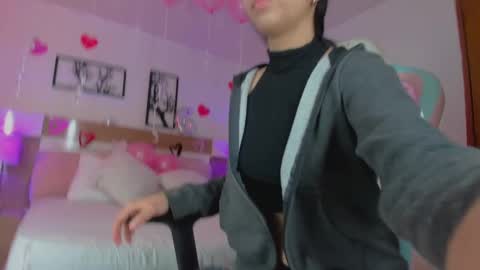 Snapshot of olivia_pretty_ chatting on 02/20/25, 12:04 olivia_pretty_ online show from 02/20/25, 12:04