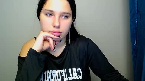 Olivia online show from 10/10/25, 04:22