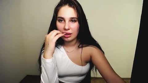 Olivia online show from 11/26/25, 09:27