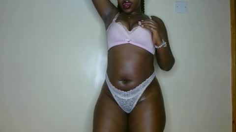 Snapshot of olivia_roxxyy chatting on 05/18/26, 03:29 olivia online show from 05/18/26, 03:29