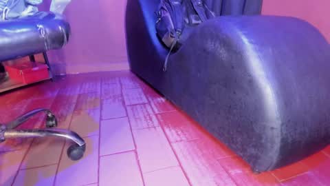   online show from 02/18/25, 01:00