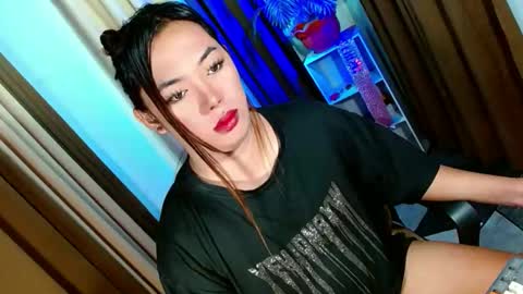 Miss OLIVIA online show from 10/11/25, 07:40